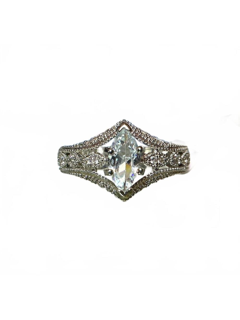 8 Marquis Marked Ring sterling